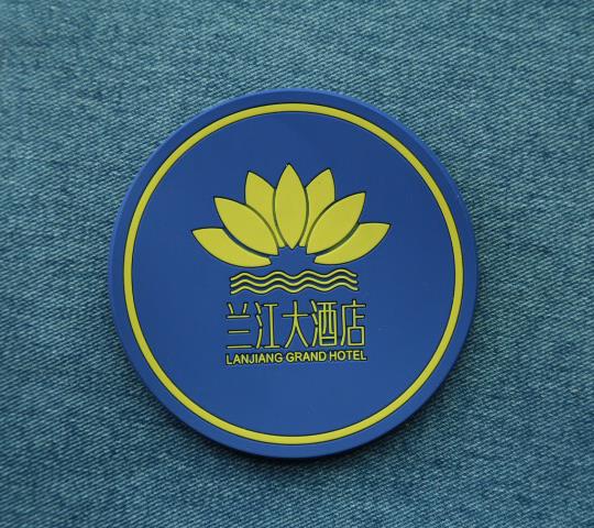 China supplier custom 2d/3d soft pvc rubber silicone company logo patch