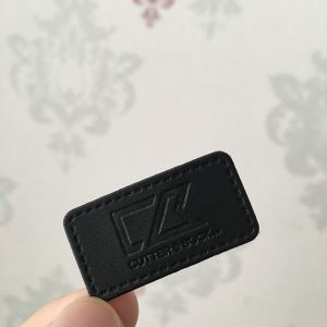 Musta Faux Leather Patch -vaatetulkki