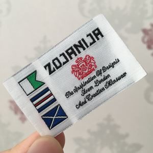 Valkoinen kudottu merkki vaatteet Tag